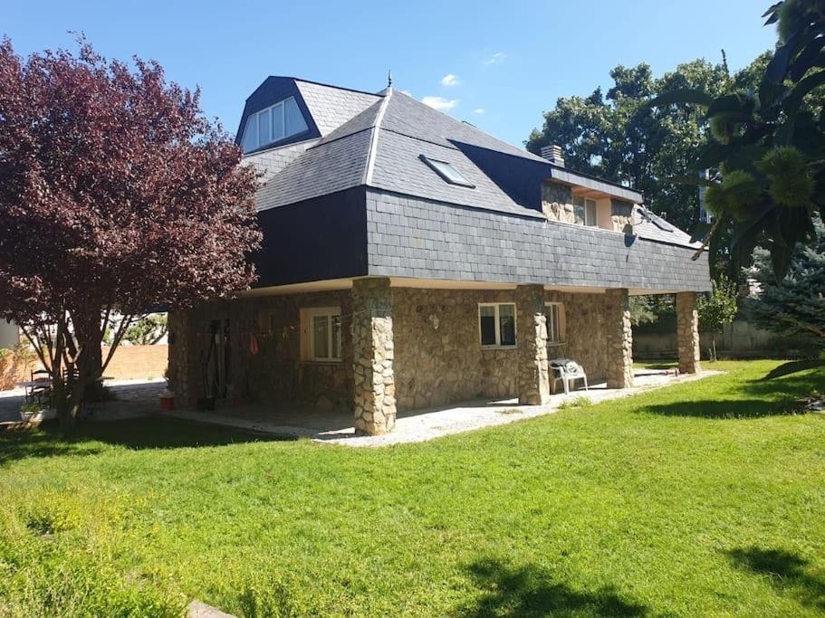 Chalet De 5 Habitaciones En La Sierra De Madrid El Olivo De Miraflores Miraflores de la Sierra Esterno foto